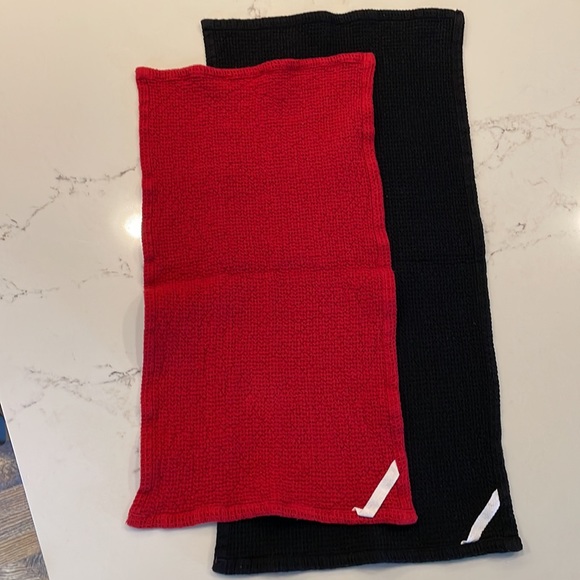 FREE when bundled with any item | Kitchen Towels | set of 6 | 3 black & 3 red - Picture 2 of 3